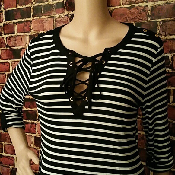 🎉🎉Host Pick🎉🎉 Black & White Lace Up Top - Picture 2 of 3